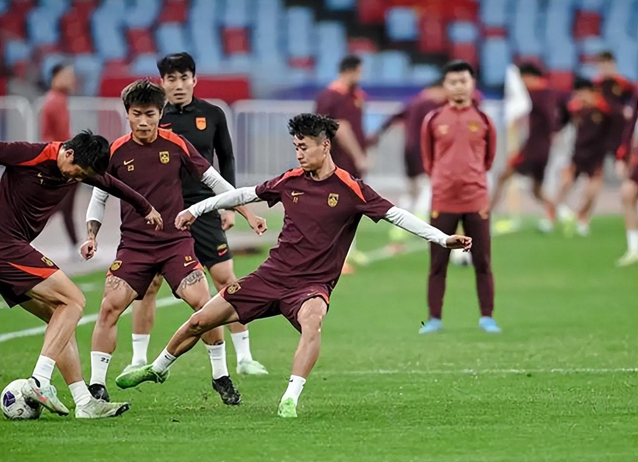 金年会官网首页-振奋！中国男足逼平身价十亿豪门，天才中锋爆发，给U23做出榜样